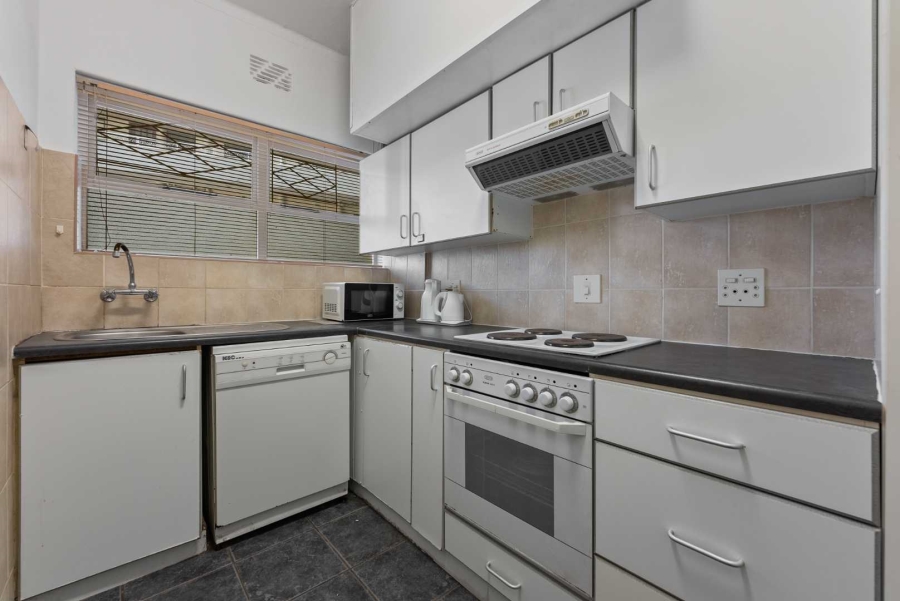To Let 1 Bedroom Property for Rent in Sea Point Western Cape